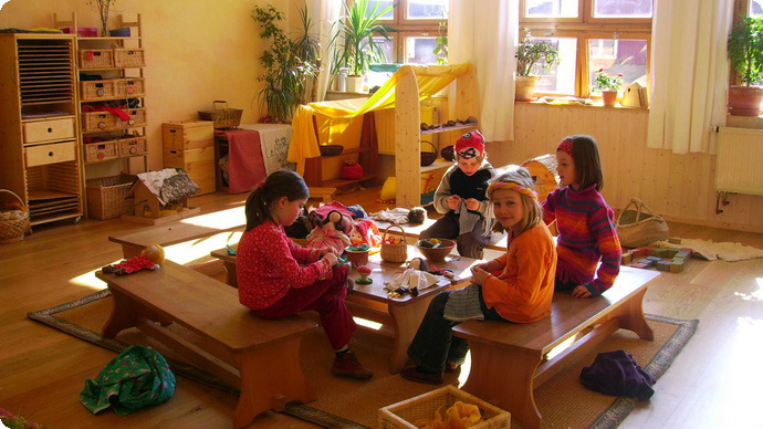 „Kinder sind, was sie gerade tun. Alles ist Hauptsache, was im Augenblick geschieht.“ E.M. Rischke <em>Foto: Archiv Waldorfschule Erfurt</em>