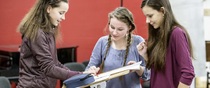 Schülerinnen beim Theaterprojekt Wozzeck im Februar 2017 <em>Foto: Foto: Lutz Edelhoff, Theater Erfurt</em>
